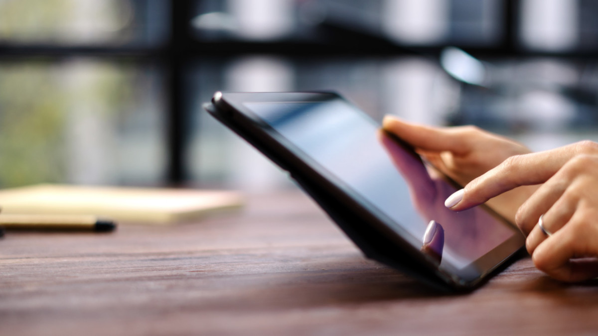 Nieuwe chat- en videobelservice Belastingdienst helpt starters op weg